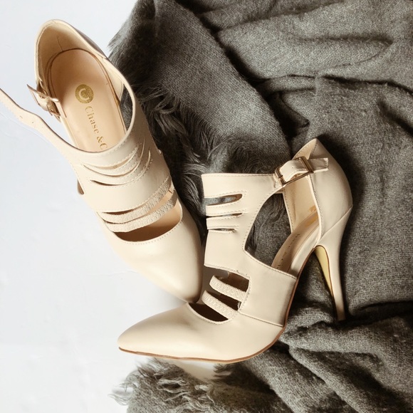 Chase & Chloe Cream Pumps - Picture 7 of 7